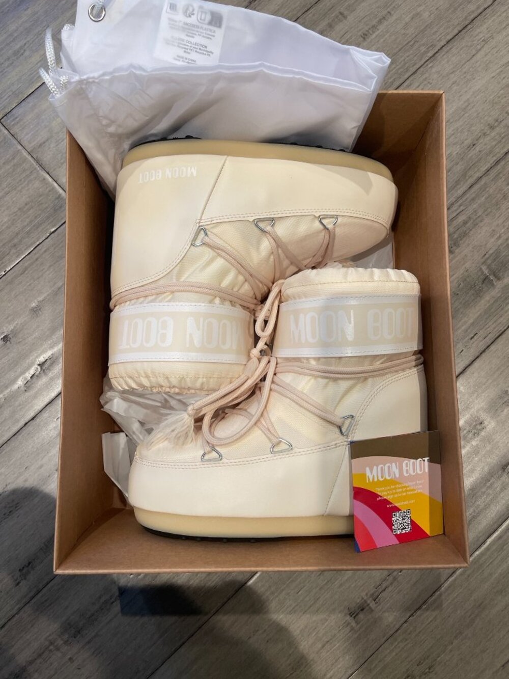 Moon Boot MB ICON LOW CREAM NYLON BOOTS NWT NEVER WORN Women's Size 7 - Picture 2 of 6